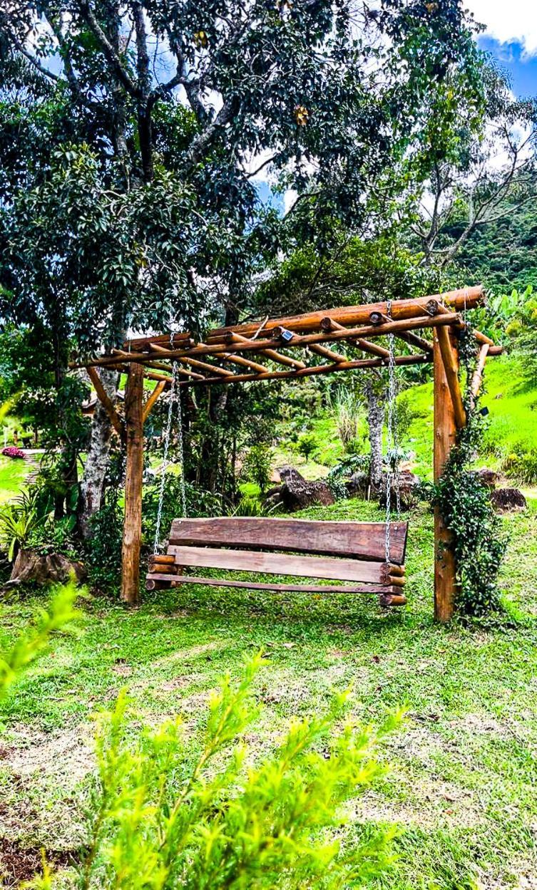 Chale Araucaria- Vale Das Pedras Mg Sapucaí-Mirim Exterior photo